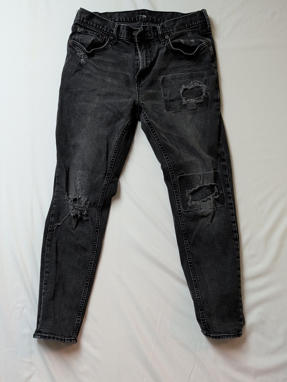 Old Navy Men's Slim Black Distressed Jeans   33 x 32